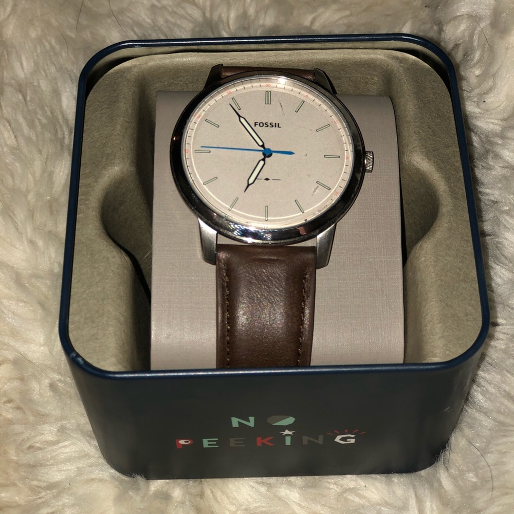 Unisex oversized Fossil watch with brown band